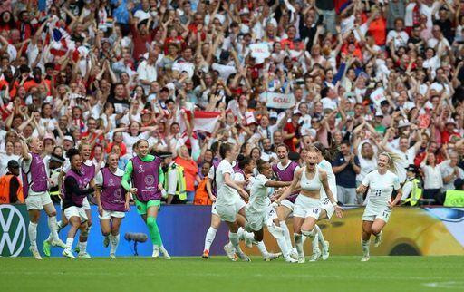 Cumberland & Westmorland Gazette: England and fans celebrate Kelly's goal